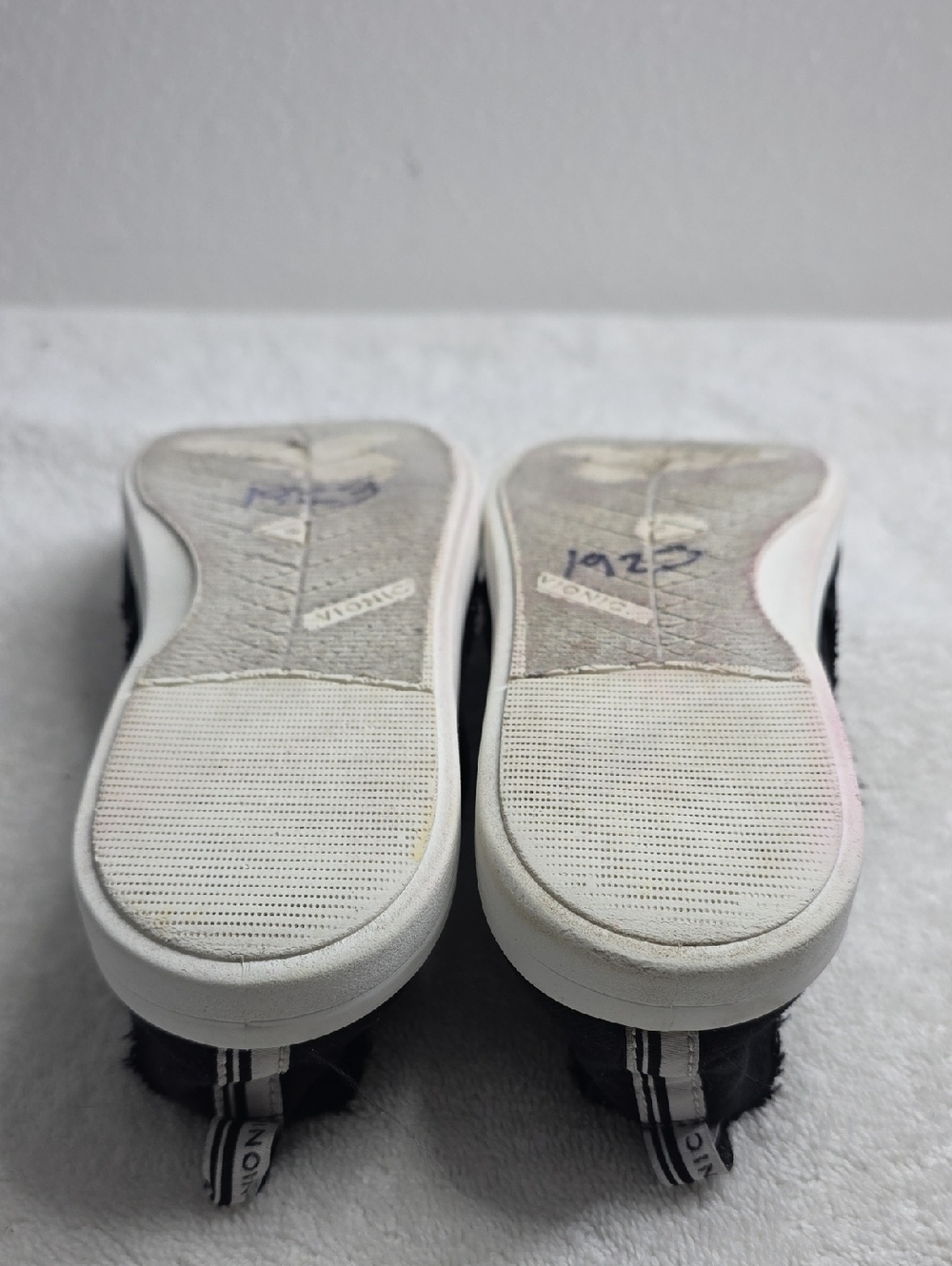 Vionic Beach Casual Slip-On Canvas Sneakers in Black Ladies Size 8.5 Distressed - Picture 14 of 16